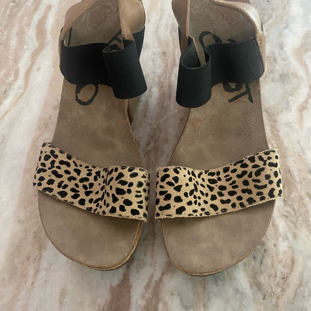 OTBT Leopard Print Women's Sandals with Black Strap